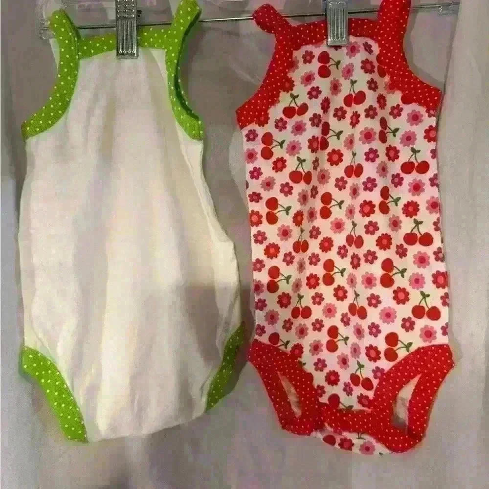 Adorable Carters Onesiea 3m EUC